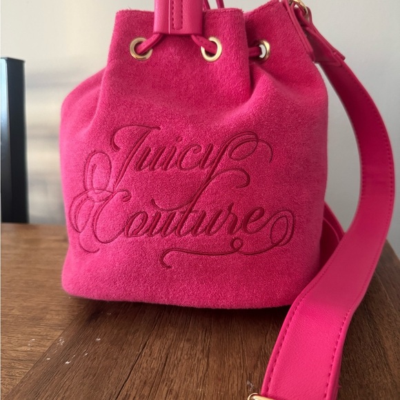 Juicy Couture Pink Shoulder Bag with gold accents - Picture 2 of 5